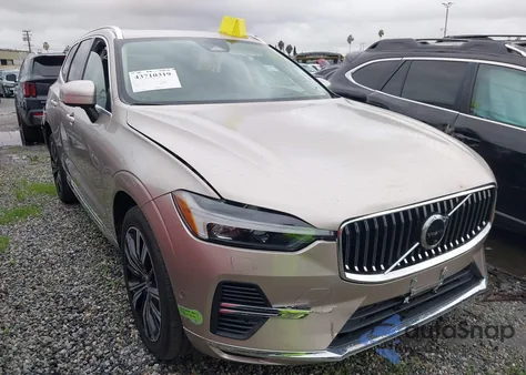 2023 Volvo Xc60 Recharge Plug-In Hybrid T8 Ultimate Bright Theme z USA, uszkodzony, nr VIN YV4H60DA7P1362980